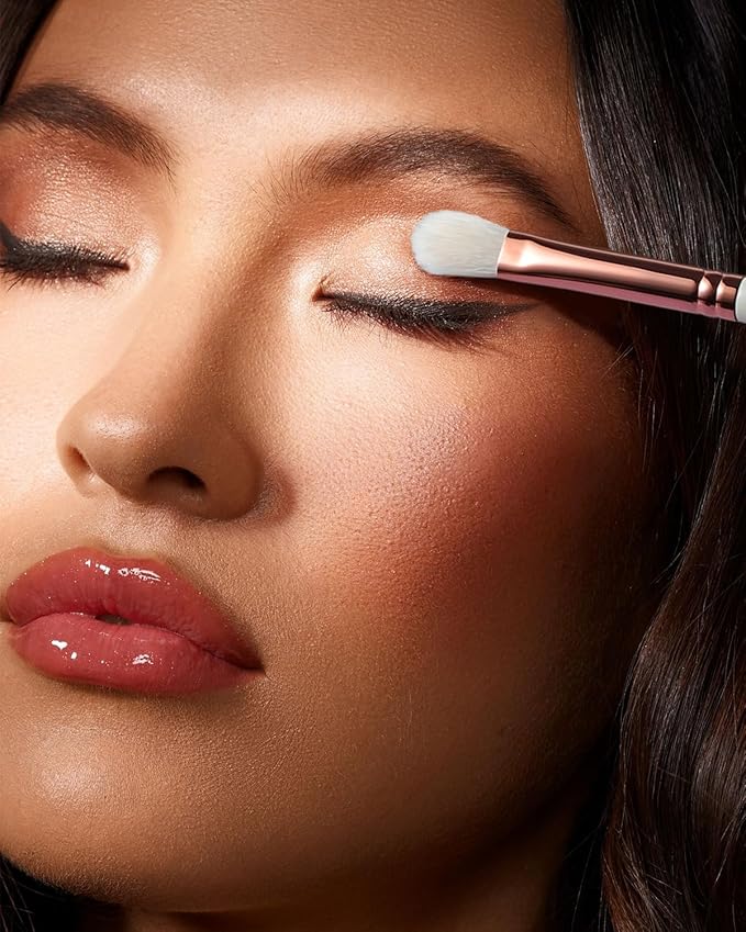 Premium Blending Brush, Professional Makeup Brush For Blending, Smudging Eyeshadow, Essential Eye Shadow Brush with Saikoho Goat Hair - Ivory