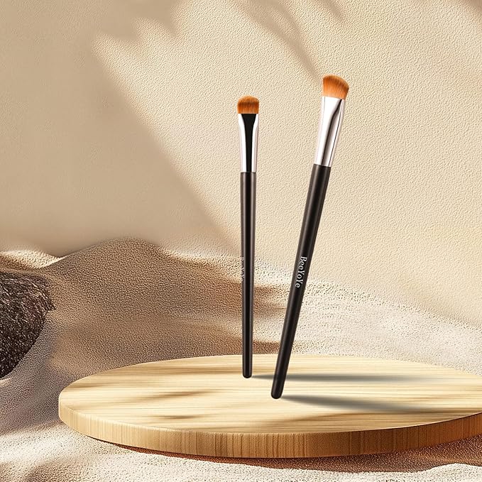 Concealer Brush,Triangle Under Eye Makeup Small Foundation Brush Precise Coverage Dark Circles Face Contour Blending Brush