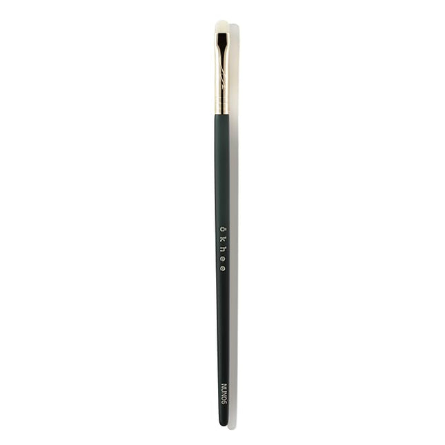 SOO ADOR okhee Eyeline Smudge Brush NUN06 – Professional Korean Eye Makeup Brush, Flat Precision Smudge Brush for Soft Eyeliner, Eyeshadow Blending & Natural Eye Definition