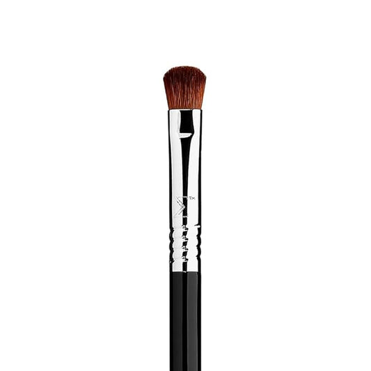 Sigma Beauty Professional E54 Medium Sweeper Brush – Professional Eyeshadow Brush for Controlled Lid Application, Packing on Metallic Shades & Highlighting the Brow Bone (1 Brush)