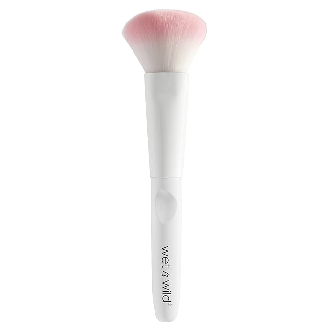 wet n wild Contour Brush, Sculpt, Highlight, & Blend, Luxurious Plush Fibers, Ergonomic Handle for Comfortable Precision Control , Cruelty-Free & Vegan