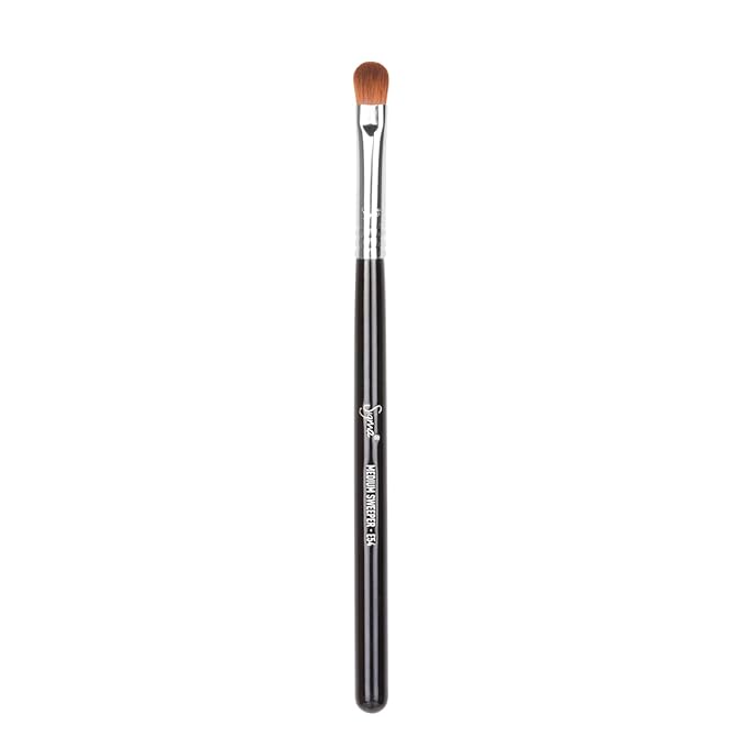 Sigma Beauty Professional E54 Medium Sweeper Brush – Professional Eyeshadow Brush for Controlled Lid Application, Packing on Metallic Shades & Highlighting the Brow Bone (1 Brush)