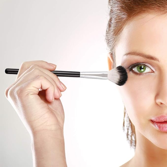 DUcare Highlighter Brush Fan Brush Setting Makeup Brush Blending Helps Lock in Foundation and Concealer 1Pcs Black