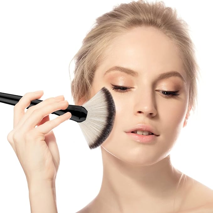 Fan Makeup Brush, Luxspire Professional Highlighting Make Up Brush Blush Bronzer Cheekbones Brush, Single Large Soft & Dense Face Blush Powder Foundation Brushes Make Up Tool, Black