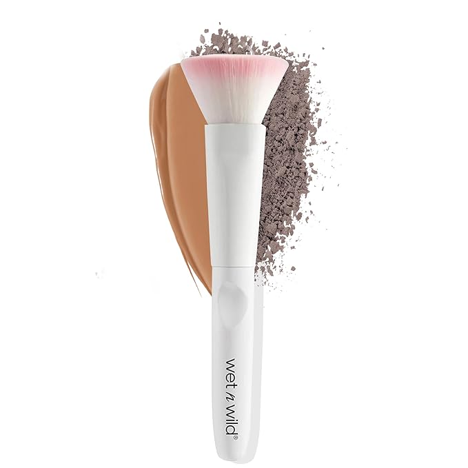 wet n wild Kabuki Brush, Flat Top for All Formulas, Densely-Packed Synthetic Bristles, Ergonomic Handle for Comfortable Control