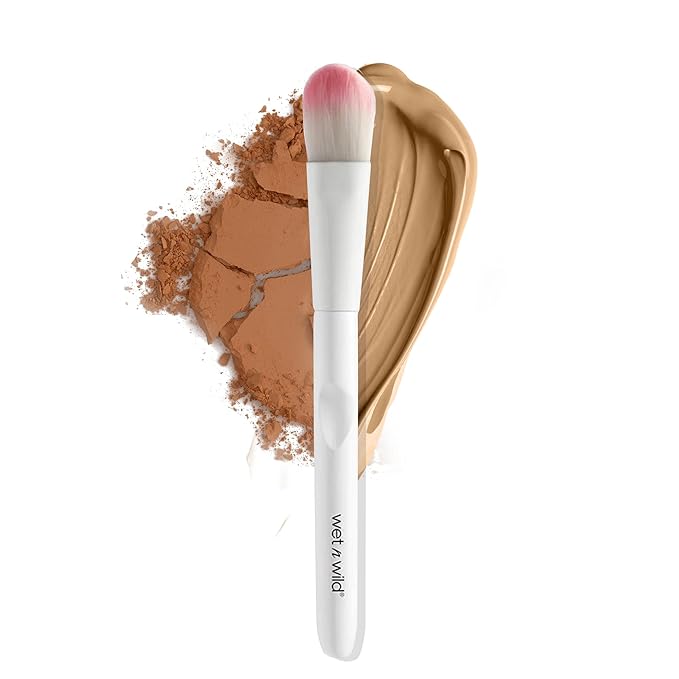 wet n wild Foundation Brush, Densely-Packed Synthetic Fiber Bristles for Liquid, Cream & Powder, Ergonomic Handle for Comfortable Control