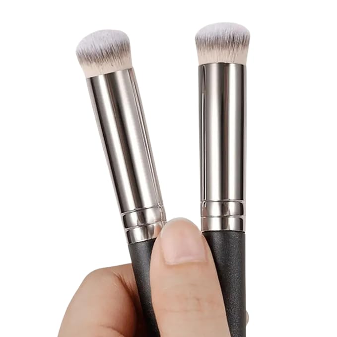 Under Eye Concealer Makeup Brush, Angled Cosmetic Brush For Blending, Concealing, Contouring Makeup, Black