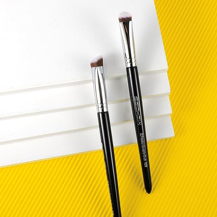 EIGSHOW Concealer Brush Under Eye, Small Triangle Brushes for Precise Coverage Dark Circles Blemishes Acne, Blending Cream and Liquid (F658)