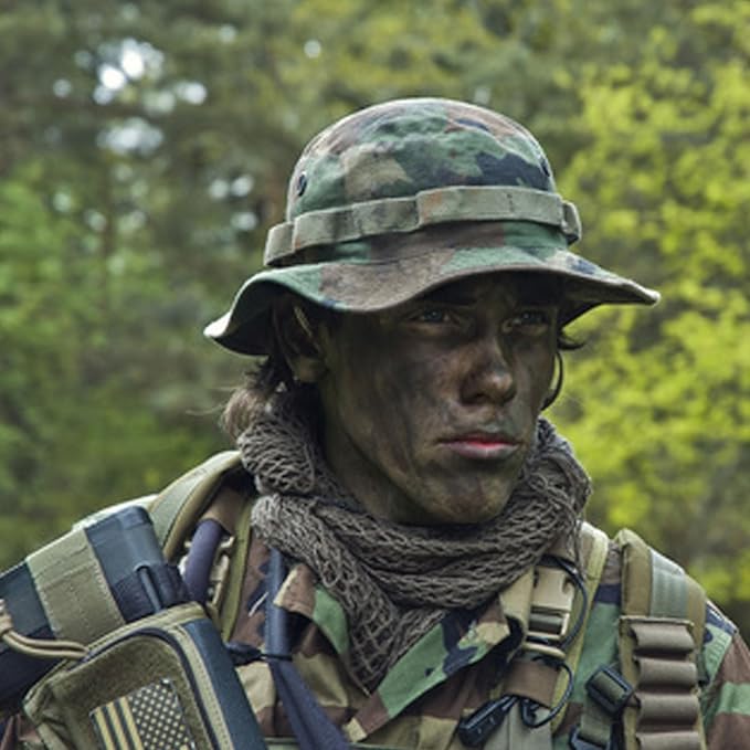 Face Body Paint Stick (BLACK+WHITE+GEEEN)，Water Resistant Sports Body Makeup Athletes Softball， Professional Halloween Face Makeup Kit ，for Halloween costume， Zombie Clown Vampire