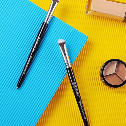 EIGSHOW Concealer Brush Under Eye, Small Triangle Brushes for Precise Coverage Dark Circles Blemishes Acne, Blending Cream and Liquid (F658)