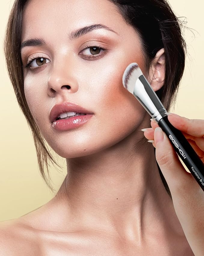 Concealer Brush, Angled Contour Brush for Blending Setting Buffing, Use Professional Makeup Brush with Liquid, Cream, or Powder Products