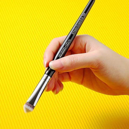 EIGSHOW Concealer Brush Under Eye, Small Triangle Brushes for Precise Coverage Dark Circles Blemishes Acne, Blending Cream and Liquid (F658)