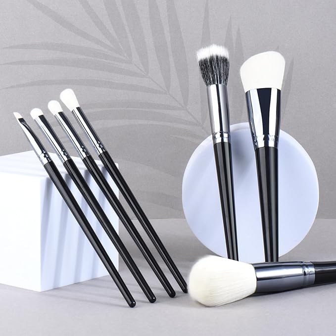 Makeup Brushes Set 7 Pcs Classic Black Makeup Brush Kit, Foundation Brush Eyeshadow Brush Powder Brush Blush Cosmetic Brushes With Case Travel Gift