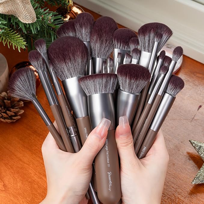 Bueart Design 26 Pcs Chocolate-colored Gift Makeup Brushes Set with Extra Large Holder,Elegant Make up Brushes for Foundation,Face Blending Powder, Contour, Highlight, Concealer, Eyeshadow