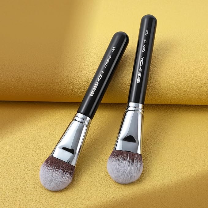 EIGSHOW Domed Foundation Brush, Large Face Makeup Brush with Soft Dense Synthetic Bristles for Blending Liquid Cream Powder (F628)
