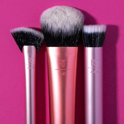 Real Techniques Seamless Complexion Makeup Brush, For Foundation, Primer, & Moisturizer, Multipurpose Foundation Brush Or Skincare Tool, Streak-Free, Buildable Coverage & Natural Finish, 1 Count