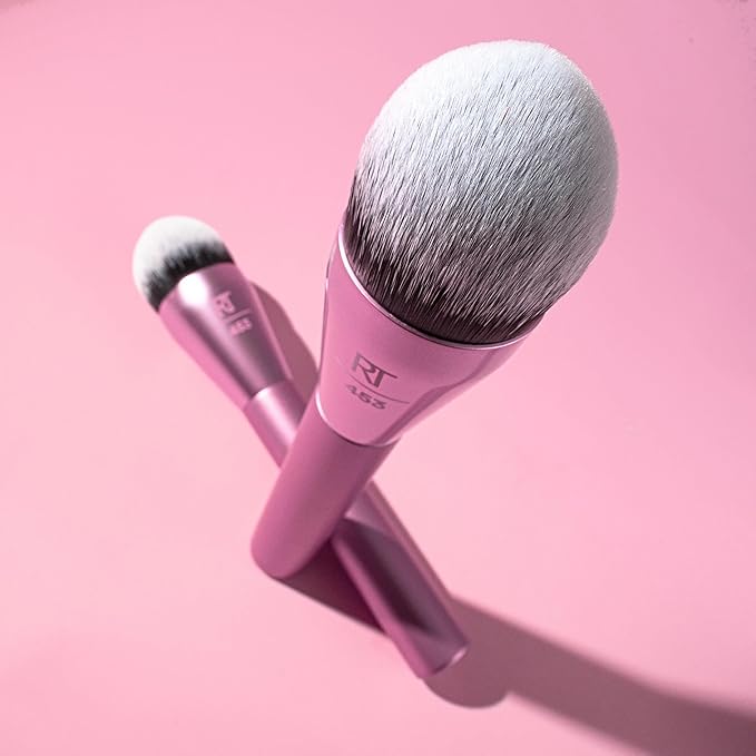 Real Techniques Power Pigment Blush Makeup Brush, Cheek Brush For Liquid & Cream Blush, Dense, Synthetic Bristles, Unique Pointed Shape For Precise Application, Vegan & Cruelty Free, 1 Count