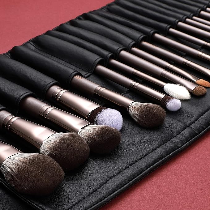 Professional Makeup Brush Set, Eigshow Makeup Brushes Perfect for Foundation Face Powder Blending Blush Bronzer Eyeliner Eye Shadow Brows with Case, Best Gift for Women, Travel Kit(PRO 18pcs Coffee)