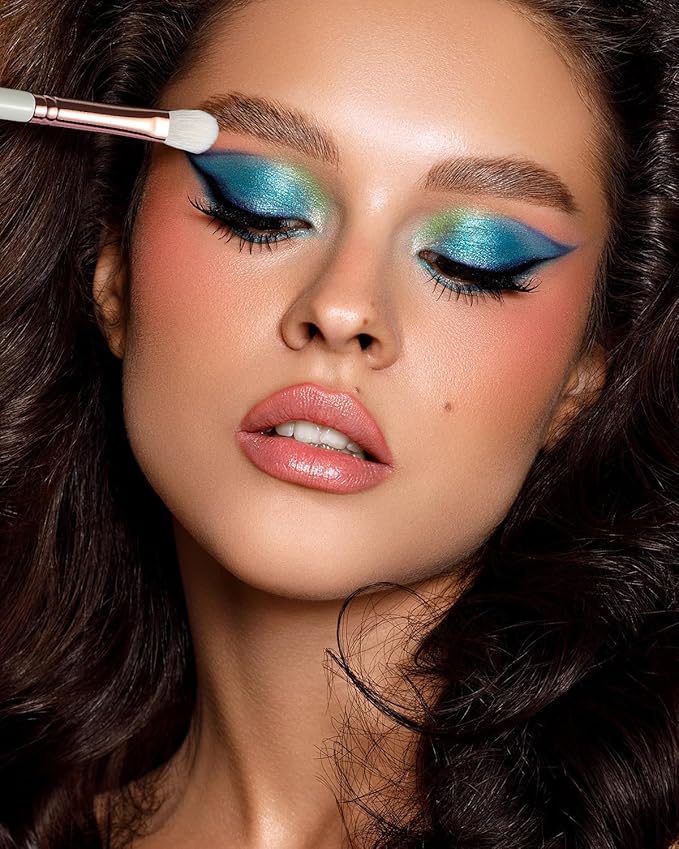 Premium Blending Brush, Professional Makeup Brush For Blending, Smudging Eyeshadow, Essential Eye Shadow Brush with Saikoho Goat Hair - Ivory